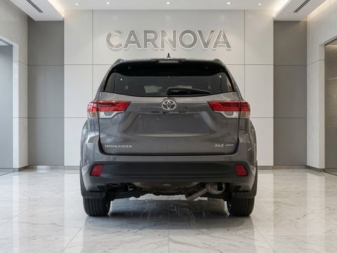 Used 2018 Toyota Highlander XLE AWD/4WD image 4
