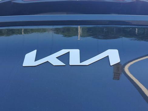 Used 2025 Kia Sportage LX FWD image 8