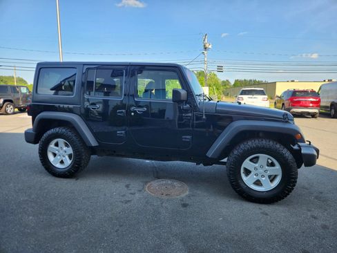 Used 2017 Jeep Wrangler Unlimited Sport AWD/4WD image 19
