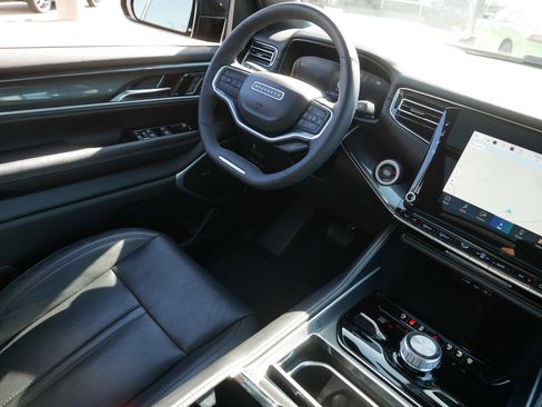 Certified 2023 Jeep Wagoneer 4WD w/ Premium Group I image 9