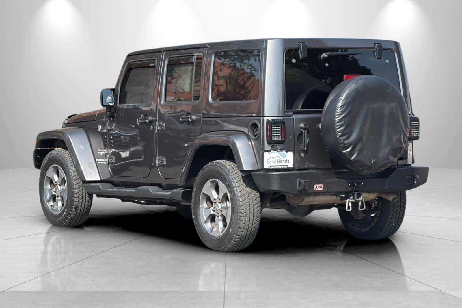 Used 2016 Jeep Wrangler Unlimited Sahara AWD/4WD image 6