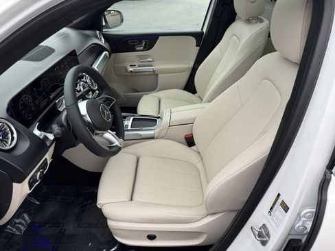 New 2025 Mercedes-Benz GLB 250 image 2