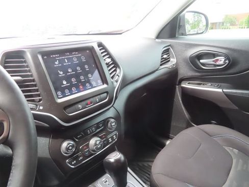 Used 2022 Jeep Cherokee Latitude w/ Comfort Safety Group AWD/4WD image 38