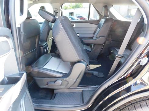 Used 2023 Ford Explorer XLT w/ Equipment Group 202A AWD/4WD image 36