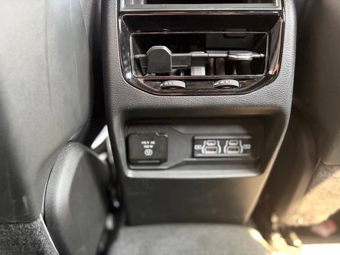 Used 2025 Jeep Grand Cherokee Altitude AWD/4WD image 14