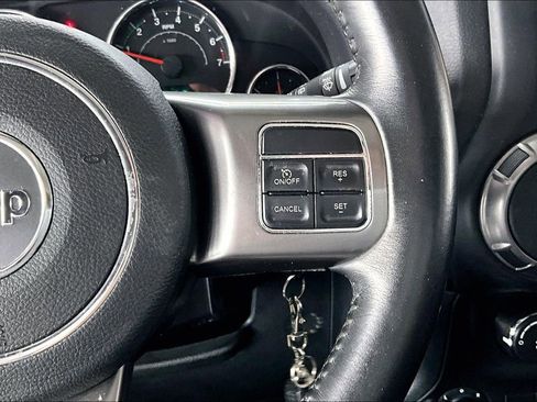 Used 2018 Jeep Wrangler Unlimited Sahara AWD/4WD image 12