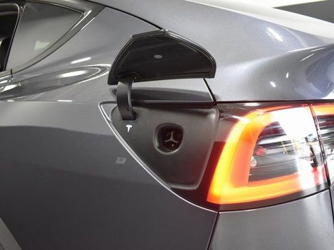 Used 2023 Tesla Model Y Long Range image 35