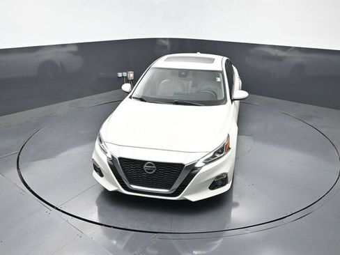 Used 2020 Nissan Altima 2.0 Platinum FWD image 18