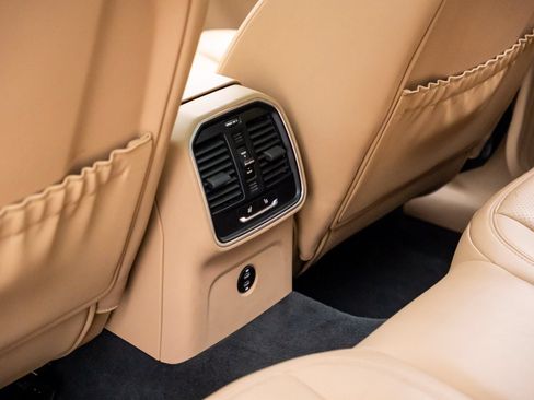 Used 2023 Porsche Macan AWD/4WD image 19