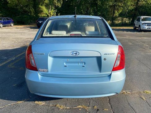 Used 2010 Hyundai Accent GLS image 3
