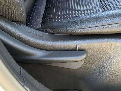 Certified 2025 Chevrolet Trax LT image 33