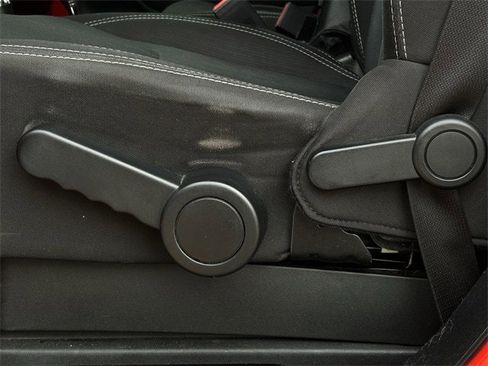 Used 2017 Jeep Wrangler Sahara image 25