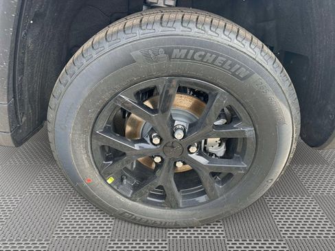 New 2026 Jeep Grand Cherokee Altitude AWD/4WD image 29