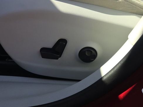 Used 2019 Jeep Cherokee Limited FWD image 27