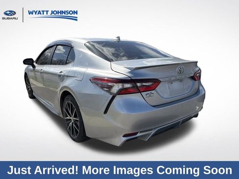 Used 2021 Toyota Camry SE image 3