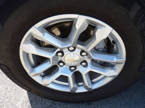 Used 2025 Chevrolet Tahoe LS AWD/4WD image 9