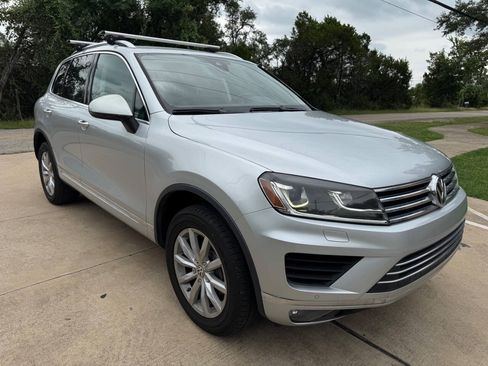 Used 2016 Volkswagen Touareg Sport AWD/4WD image 2