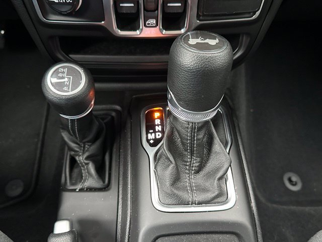 Used 2026 Jeep Wrangler Unlimited Sahara AWD/4WD image 35