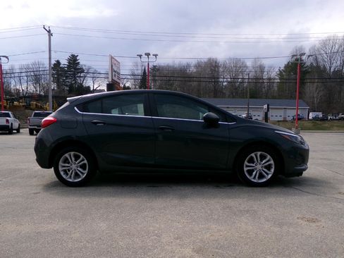 Used 2019 Chevrolet Cruze LT image 2