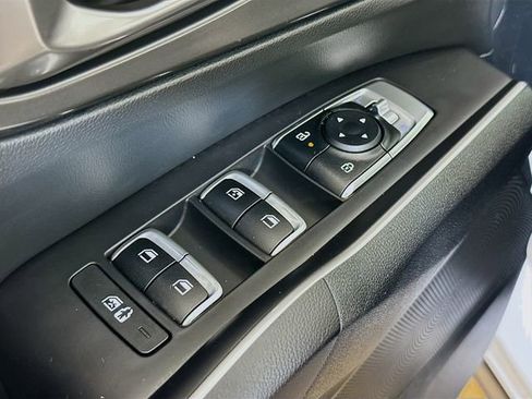Used 2025 Kia Sorento S AWD/4WD image 7