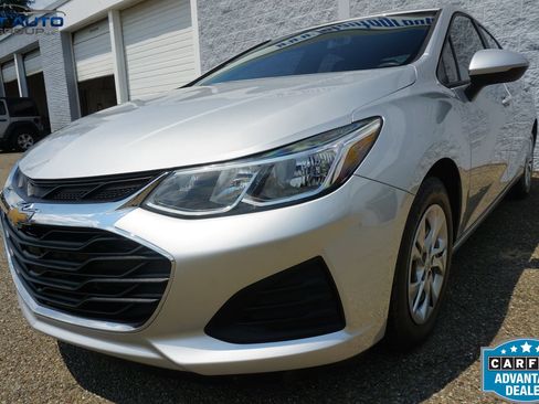 Used 2019 Chevrolet Cruze LS FWD image 5