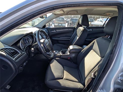 Used 2019 Chrysler 300 Touring image 14