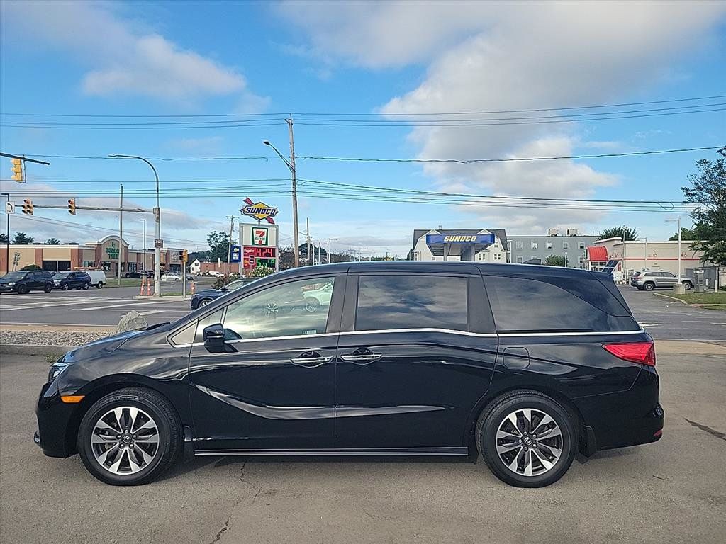 Used 2023 Honda Odyssey EX-L image 2