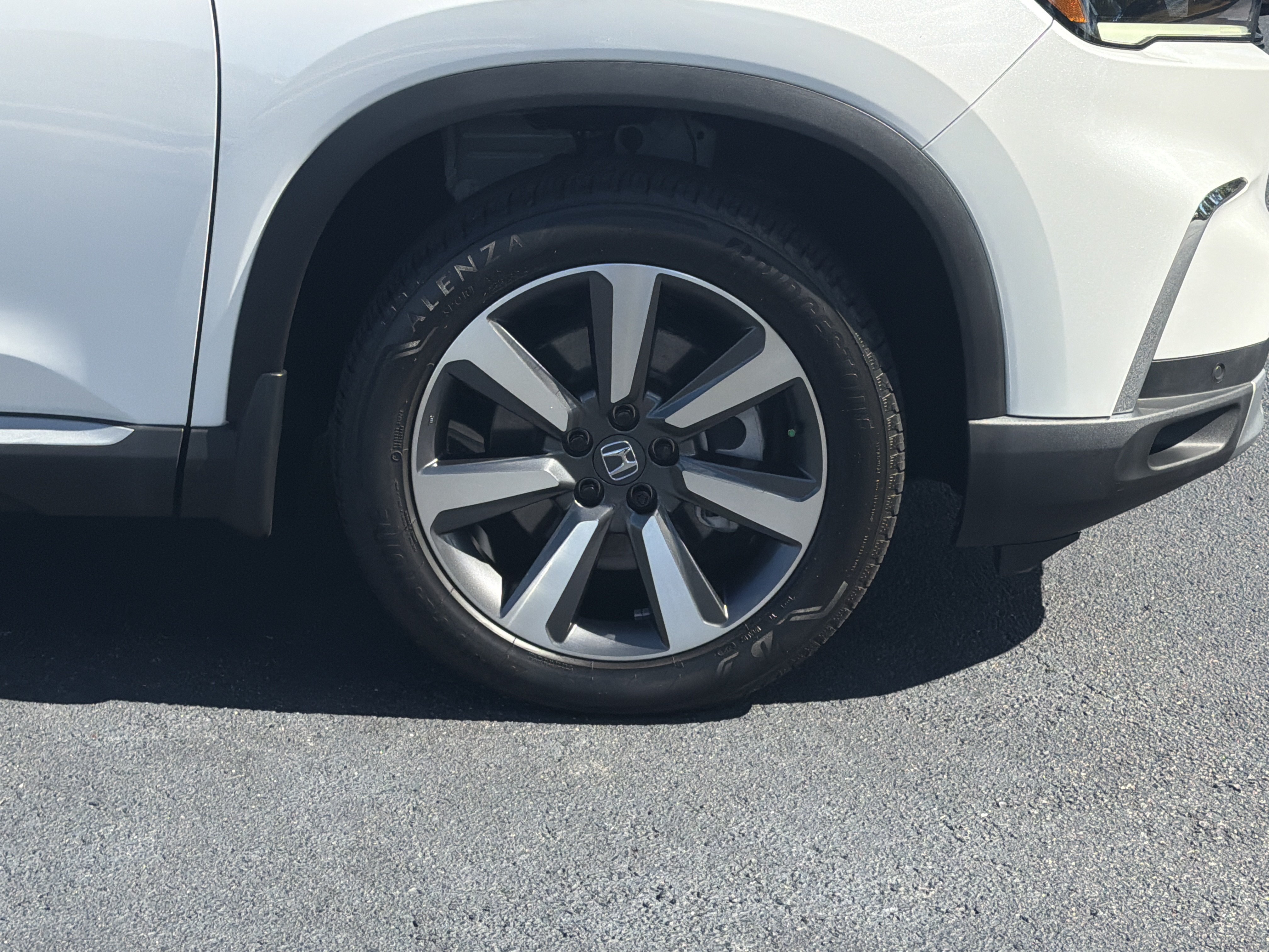 Certified 2025 Honda Pilot Touring image 33