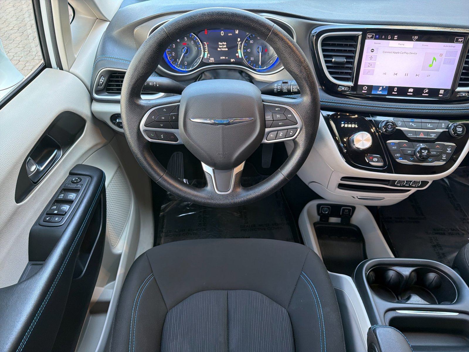 Used 2021 Chrysler Pacifica Touring FWD image 16