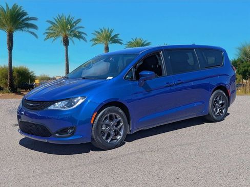 Used 2020 Chrysler Pacifica Touring w/ S Appearance Package FWD image 31
