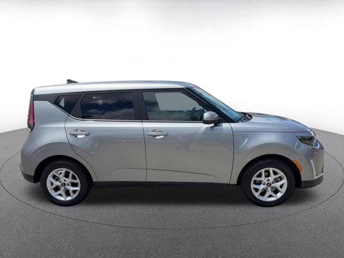 Used 2025 Kia Soul LX w/ LX Technology Package FWD image 16