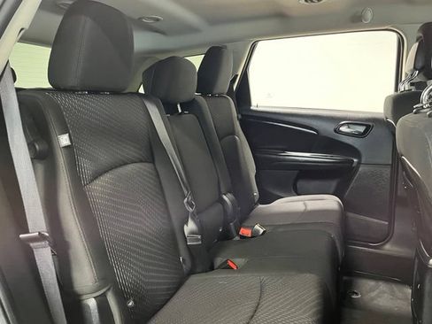 Used 2017 Dodge Journey SXT w/ Chrome Appearance Group FWD image 13