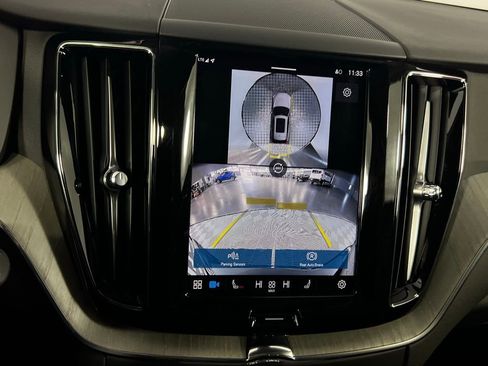 Used 2025 Volvo XC60 B5 Plus image 18