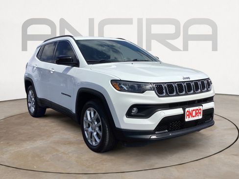 Used 2023 Jeep Compass Latitude AWD/4WD image 7