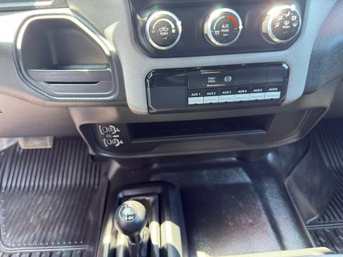 Used 2024 RAM 2500 Tradesman w/ Chrome Appearance Group AWD/4WD image 19