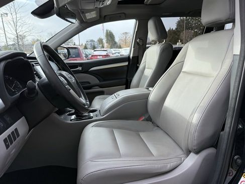 Used 2018 Toyota Highlander XLE image 5