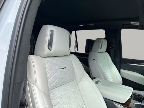 New 2026 Cadillac Escalade Platinum Sport w/ LPO, Floor Liner Package AWD/4WD image 19