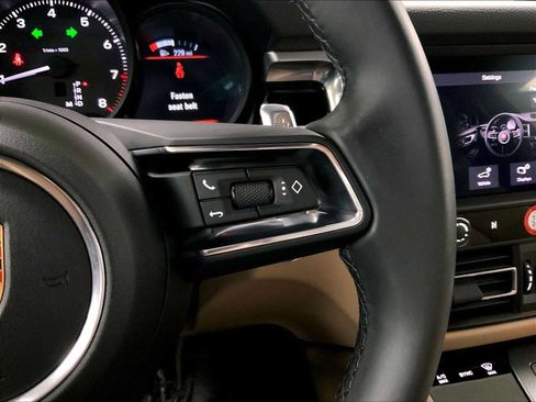Certified 2023 Porsche Macan AWD/4WD image 28
