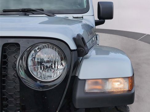 Used 2023 Jeep Gladiator Willys image 13