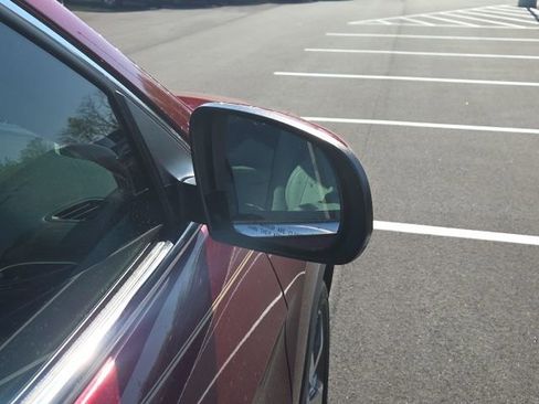 Used 2019 Jeep Cherokee Limited FWD image 6