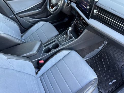 Used 2025 Volkswagen Jetta SE FWD image 15