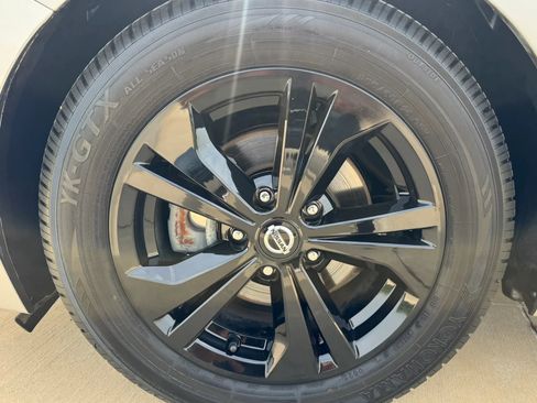 Used 2023 Nissan Sentra SV FWD image 15