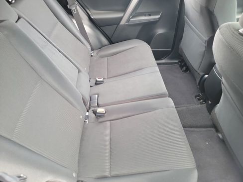 Used 2018 Toyota RAV4 LE image 14