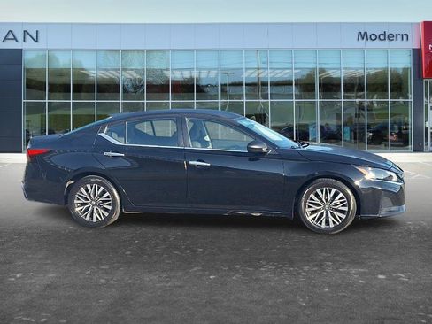 Certified 2025 Nissan Altima 2.5 SV FWD image 4