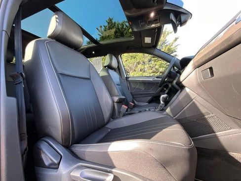 Used 2023 Volkswagen Tiguan SE R-Line image 12