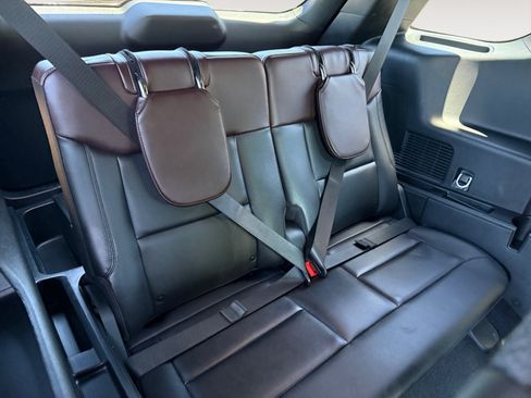 Certified 2023 Ford Explorer Platinum w/ Technology Package AWD/4WD image 18