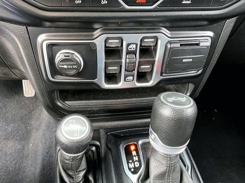 Used 2021 Jeep Wrangler Unlimited Islander image 23