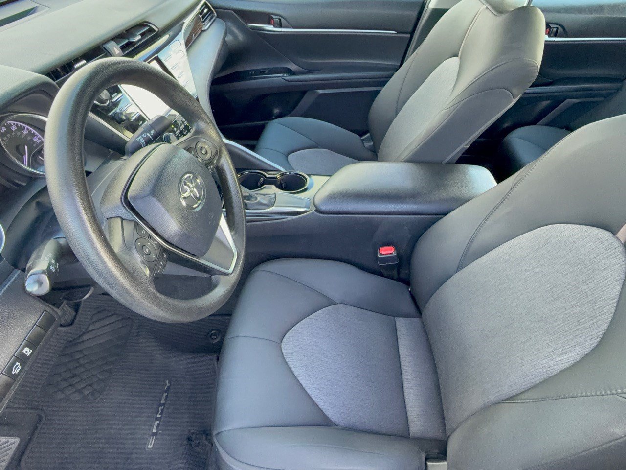 Used 2019 Toyota Camry LE FWD image 5