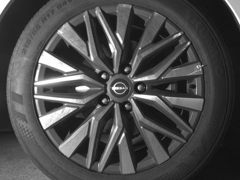 Used 2025 Nissan Altima 2.5 SV FWD image 13