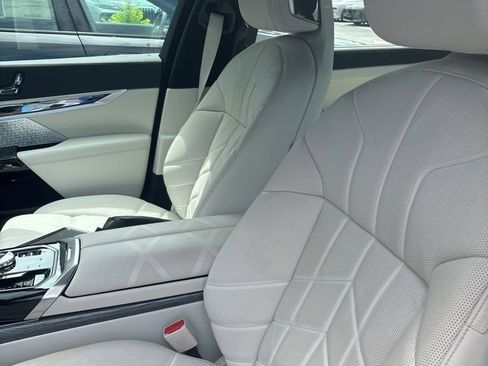 Used 2024 BMW 740i w/ Executive Package RWD image 5